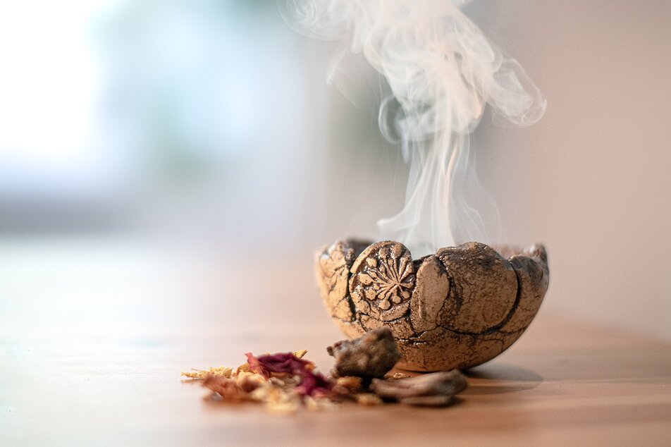 Healing incense with plants and resins - Impression #1 | © Anke Sundermeier auf Pixabay